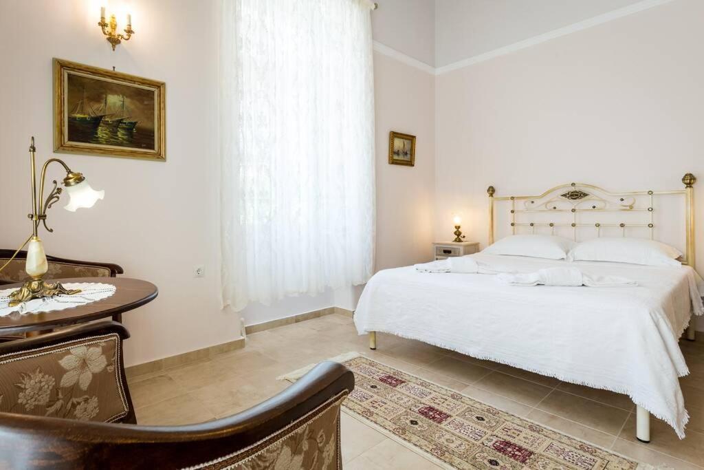 Neoclassical Flat With 2 Bedrooms In Πειραιάς Εξωτερικό φωτογραφία