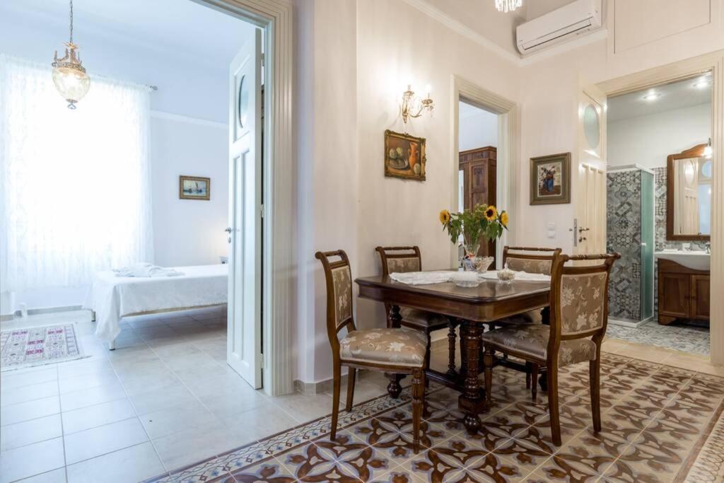 Neoclassical Flat With 2 Bedrooms In Πειραιάς Εξωτερικό φωτογραφία