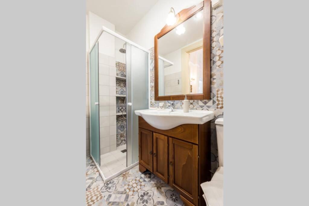 Neoclassical Flat With 2 Bedrooms In Πειραιάς Εξωτερικό φωτογραφία