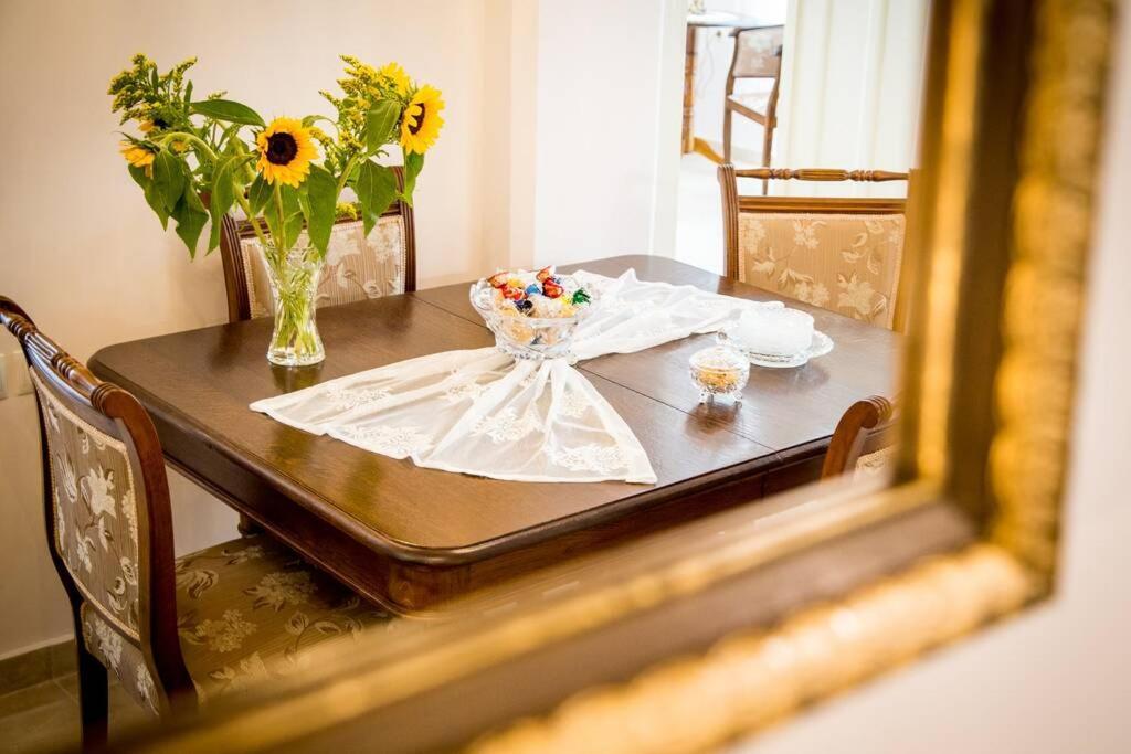 Neoclassical Flat With 2 Bedrooms In Πειραιάς Εξωτερικό φωτογραφία